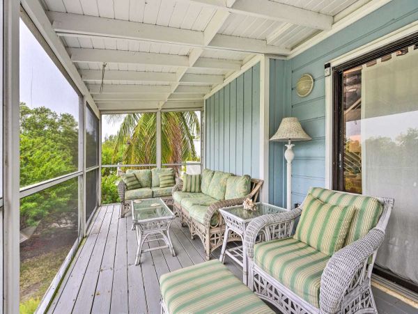 Canalfront Two Bedroom Cottage with Caged Pool/Spa in Longboat Key