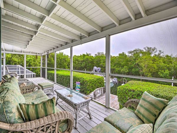 Canalfront Two Bedroom Cottage with Caged Pool/Spa in Longboat Key