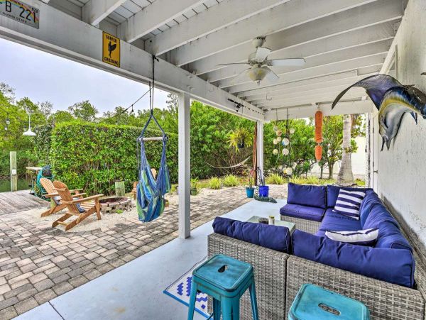 Canalfront Two Bedroom Cottage with Caged Pool/Spa in Longboat Key