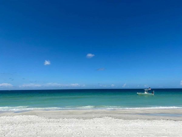 Canalfront Two Bedroom Cottage with Caged Pool/Spa in Longboat Key