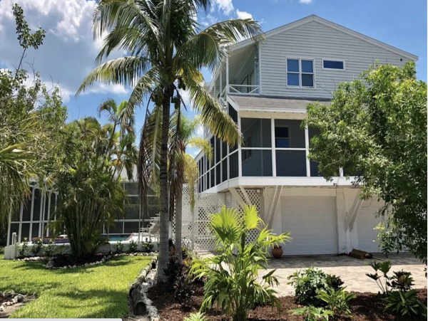 Canalfront Two Bedroom Cottage with Caged Pool/Spa in Longboat Key