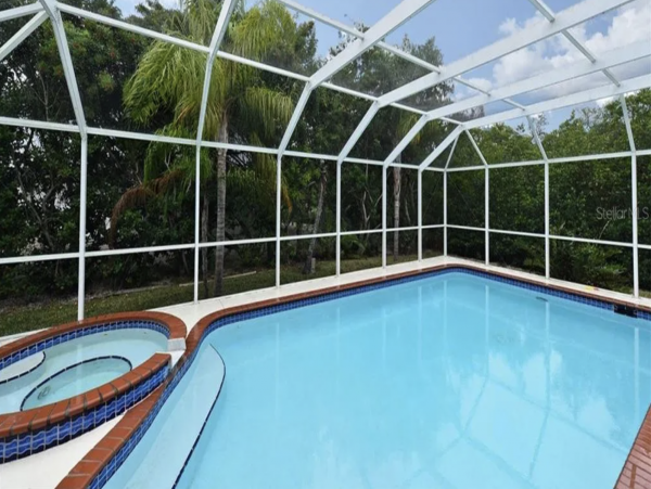 Canalfront Two Bedroom Cottage with Caged Pool/Spa in Longboat Key