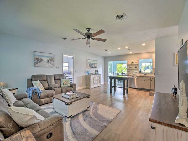 Two Bedroom Bay View Vacation Rental with Dock in Nokomis