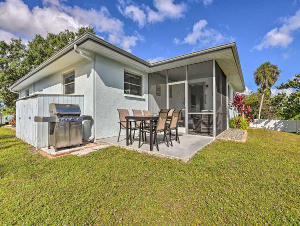 Two Bedroom Bay View Vacation Rental with Dock in Nokomis