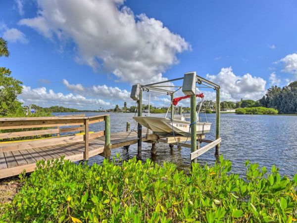 Two Bedroom Bay View Vacation Rental with Dock in Nokomis