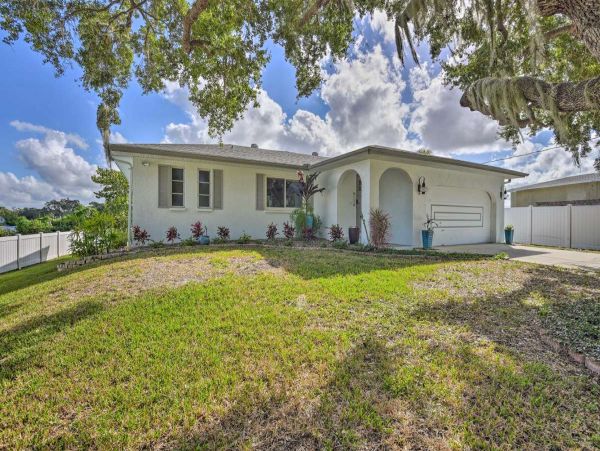 Two Bedroom Bay View Vacation Rental with Dock in Nokomis