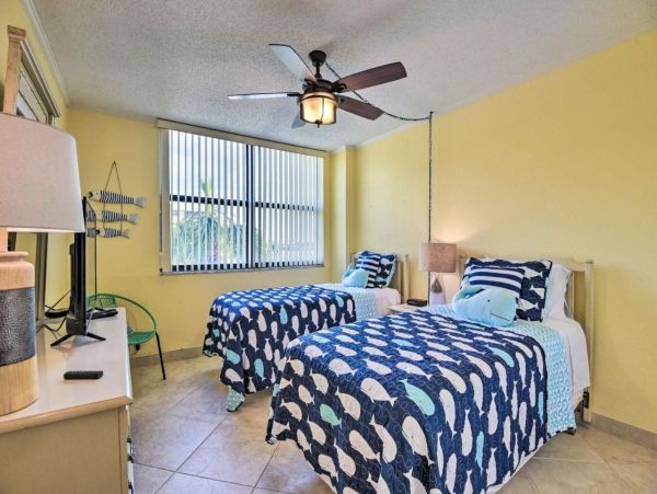 Siesta Key Condo Near Beach With Bay Views And Pool