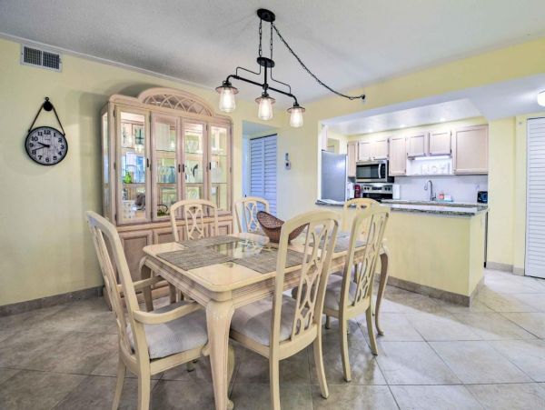 Siesta Key Condo Near Beach With Bay Views And Pool
