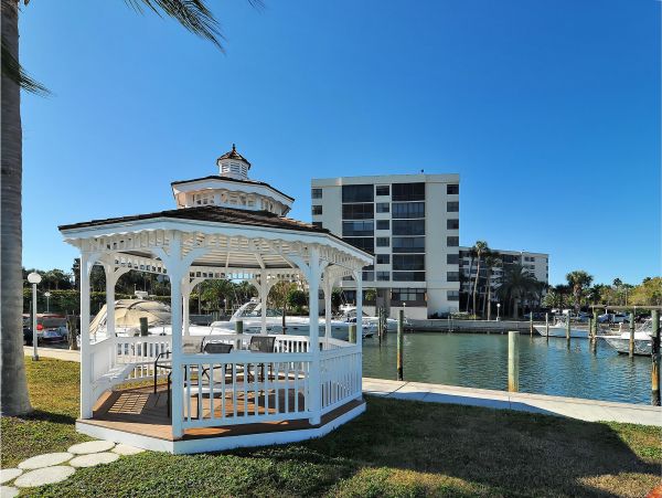 Siesta Key Condo Near Beach With Bay Views And Pool