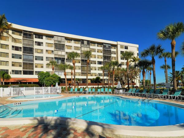 Siesta Key Condo Near Beach With Bay Views And Pool