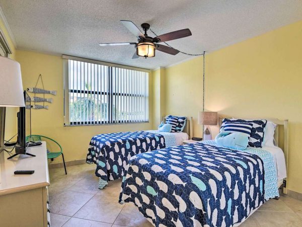 Siesta Key Condo Near Beach With Bay Views And Pool