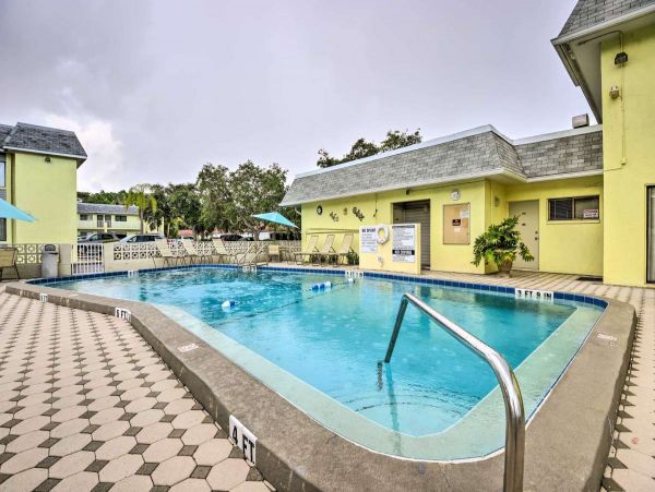Siesta Key Vacation Condo with Heated Pool  & Close to Beach
