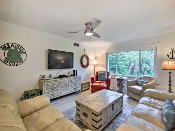 Siesta Key Vacation Condo with Heated Pool  & Close to Beach