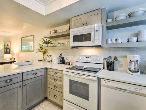 Siesta Key Vacation Condo with Heated Pool  & Close to Beach
