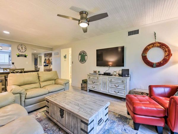 Siesta Key Vacation Condo with Heated Pool  & Close to Beach