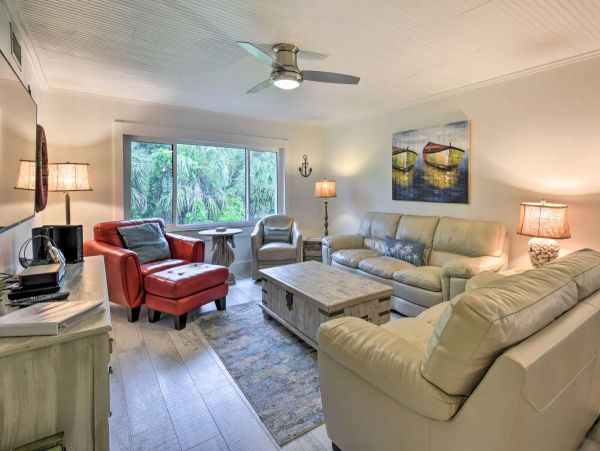 Siesta Key Vacation Condo with Heated Pool  & Close to Beach