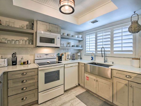 Siesta Key Vacation Condo with Heated Pool  & Close to Beach