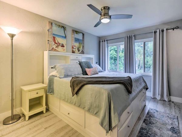 Siesta Key Vacation Condo with Heated Pool  & Close to Beach