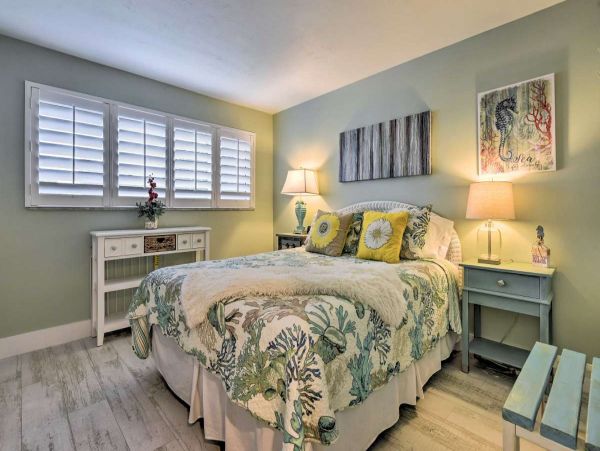 Siesta Key Vacation Condo with Heated Pool  & Close to Beach