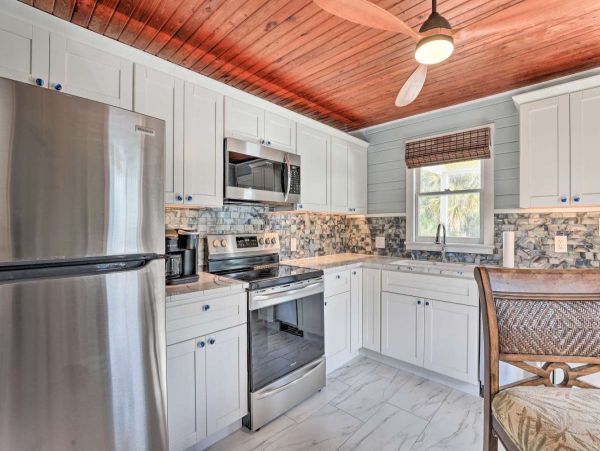 Siesta Key Vacation Home Two Bedroom Walk to Beach