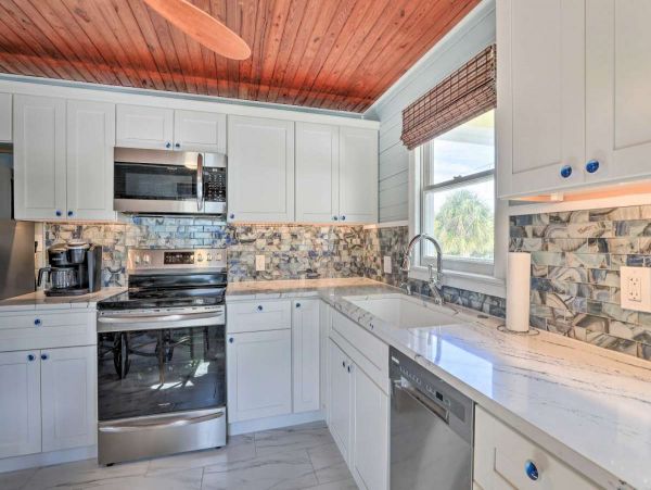 Siesta Key Vacation Home Two Bedroom Walk to Beach
