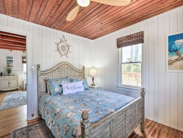 Siesta Key Vacation Home Two Bedroom Walk to Beach