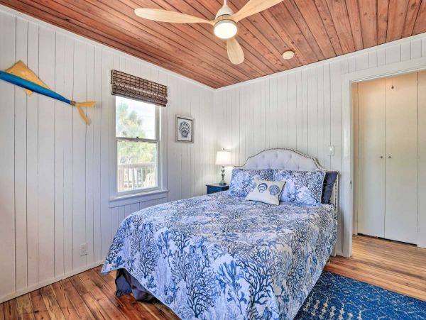 Siesta Key Vacation Home Two Bedroom Walk to Beach
