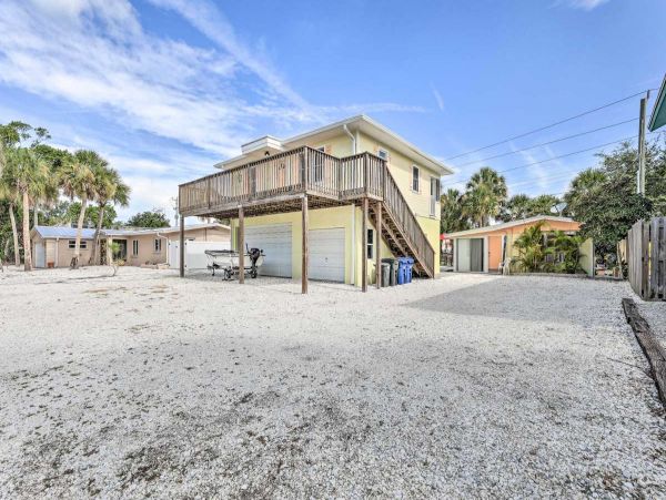 Siesta Key Vacation Home Two Bedroom Walk to Beach