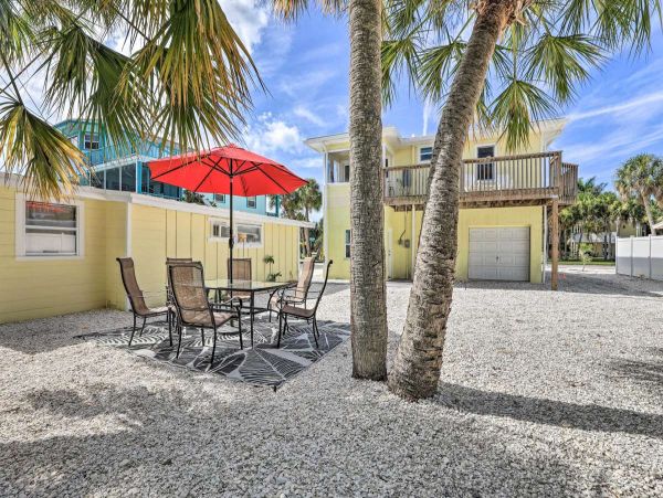 Siesta Key Vacation Home Two Bedroom Walk to Beach
