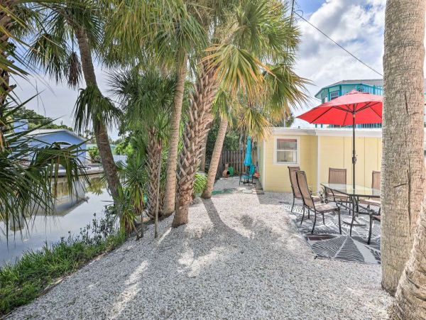 Siesta Key Vacation Home Two Bedroom Walk to Beach