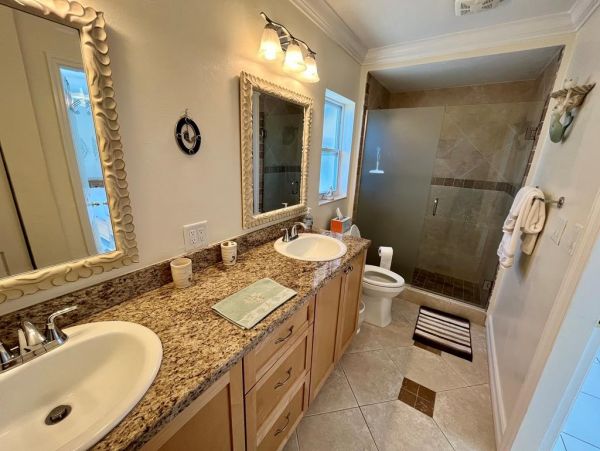 Canal front Charming Vacation Home in Marco Island Sleeps 8