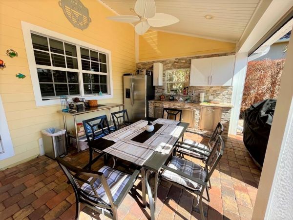 Canal front Charming Vacation Home in Marco Island Sleeps 8