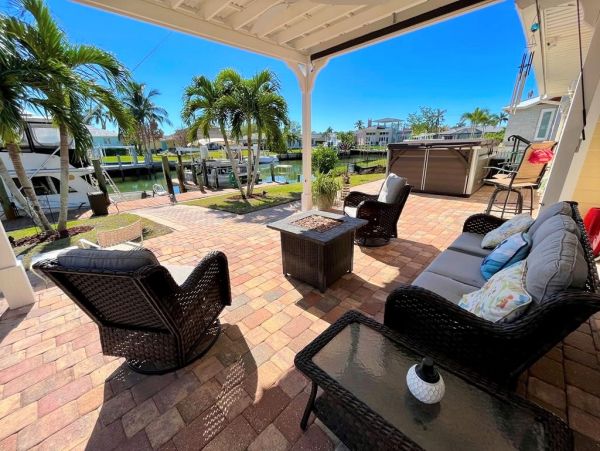 Canal front Charming Vacation Home in Marco Island Sleeps 8