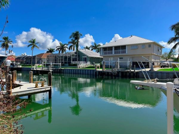 Canal front Charming Vacation Home in Marco Island Sleeps 8