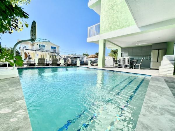 Marathon Vacation Pool Home Four Bedroom Canal Views