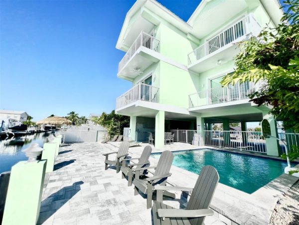 Marathon Vacation Pool Home Four Bedroom Canal Views