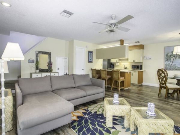 Two Bedroom Vacation Rental with Communal Pool & Boat Dock