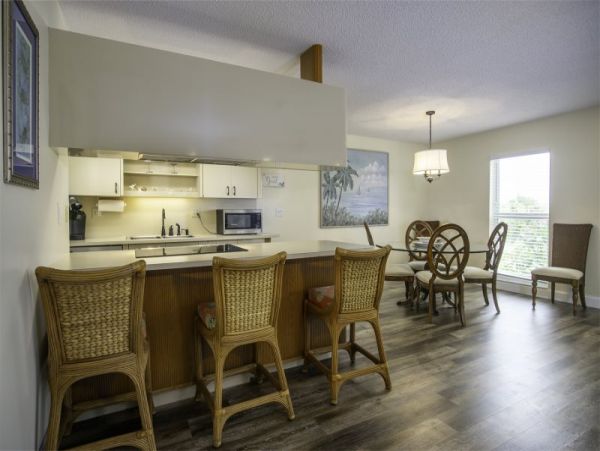 Two Bedroom Vacation Rental with Communal Pool & Boat Dock