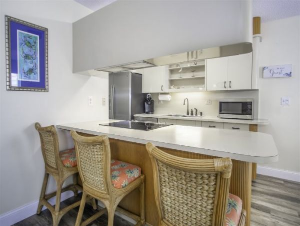 Two Bedroom Vacation Rental with Communal Pool & Boat Dock