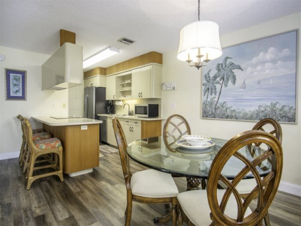 Two Bedroom Vacation Rental with Communal Pool & Boat Dock