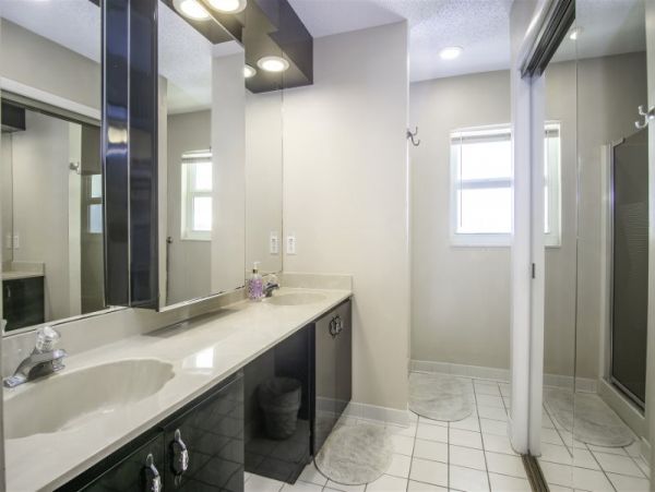 Two Bedroom Vacation Rental with Communal Pool & Boat Dock