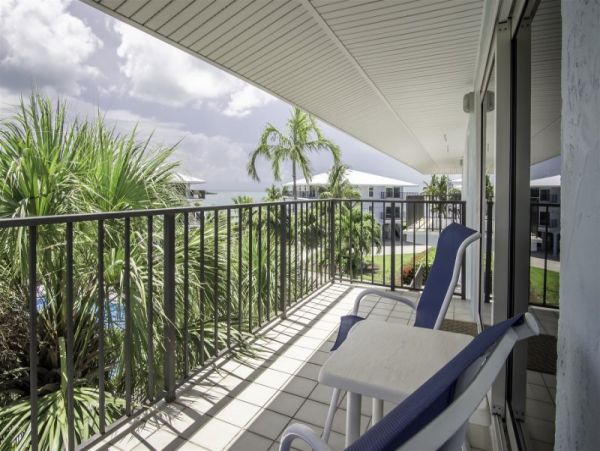 Two Bedroom Vacation Rental with Communal Pool & Boat Dock