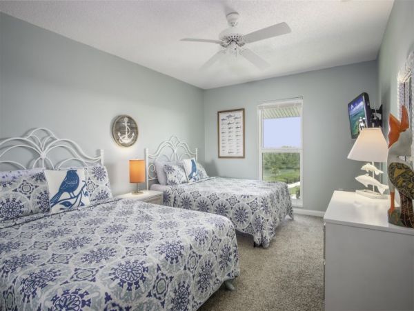 Two Bedroom Vacation Rental with Communal Pool & Boat Dock