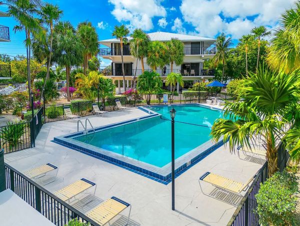 Two Bedroom Vacation Rental with Communal Pool & Boat Dock