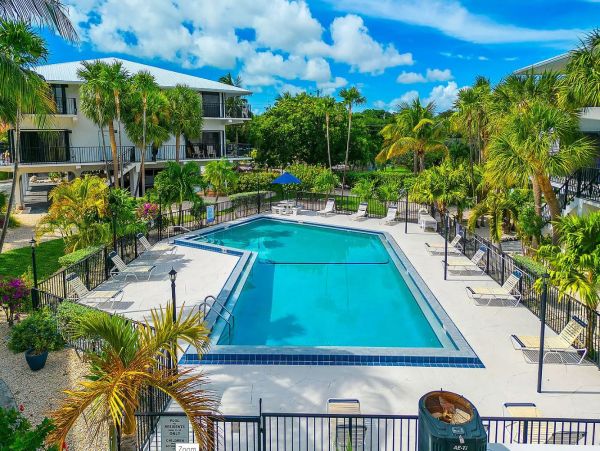 Two Bedroom Vacation Rental with Communal Pool & Boat Dock
