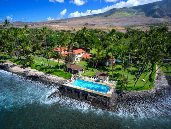 Beautiful Three Bedroom Vacation Rental in Lahaina Sleeps Six