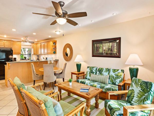 Beautiful Three Bedroom Vacation Rental in Lahaina Sleeps Six