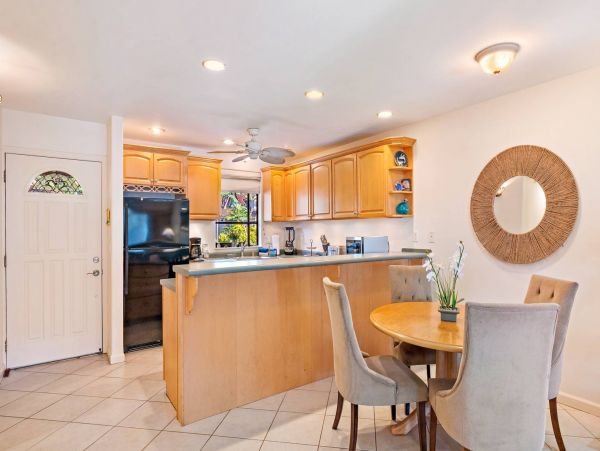 Beautiful Three Bedroom Vacation Rental in Lahaina Sleeps Six