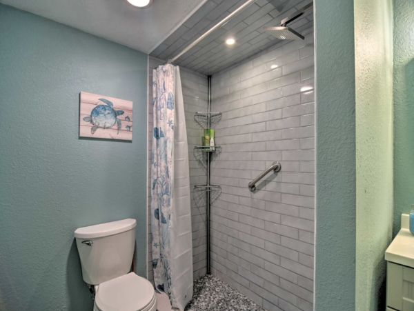 Modern 1 Bedroom Vacation Condo in St. Pete Beach Close to Beach