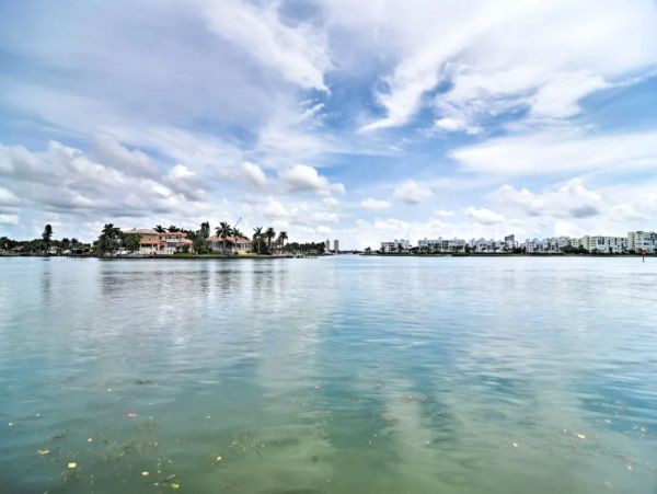 Modern 1 Bedroom Vacation Condo in St. Pete Beach Close to Beach